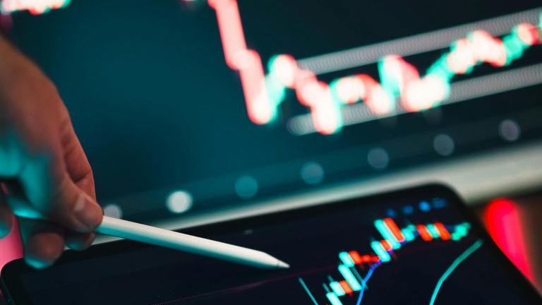 Stock Market Sell-Off: Dow Drops 500 Points as Tech Stocks Slide