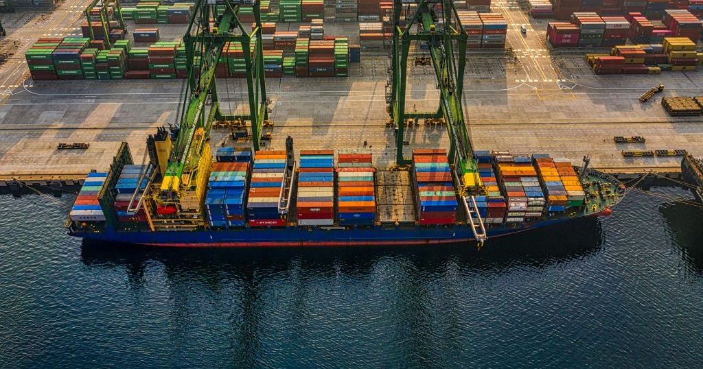 China’s Exports Jump 14.1% in April as Trade Surplus Hits $84.8 Billion